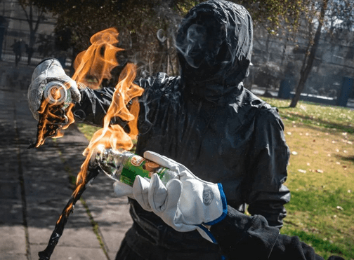 (Chile) Incendiary Stroll in Ex-Pedagogical (UMCE) in Memory of Macarena Valdes and Manuel Gutierrez