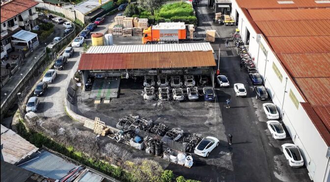 Rome (Italy): 17 Teslas go up in smoke